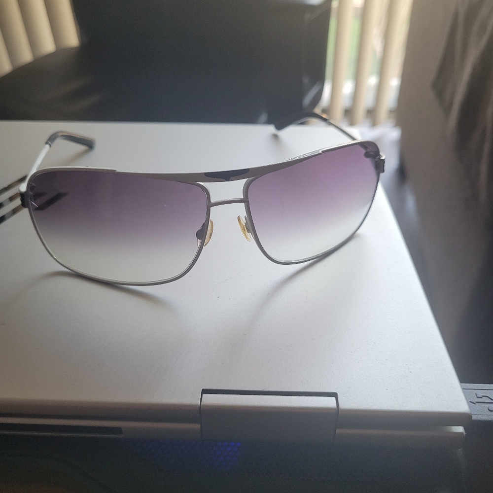 Stylish Gradient Aviator Sunglasses Smoked Lenses By Diesel